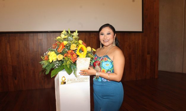 ENTREGA DEL DUODÉCIMO PREMIO PBRO. JORGE ANTONIO LAVIADA MOLINA